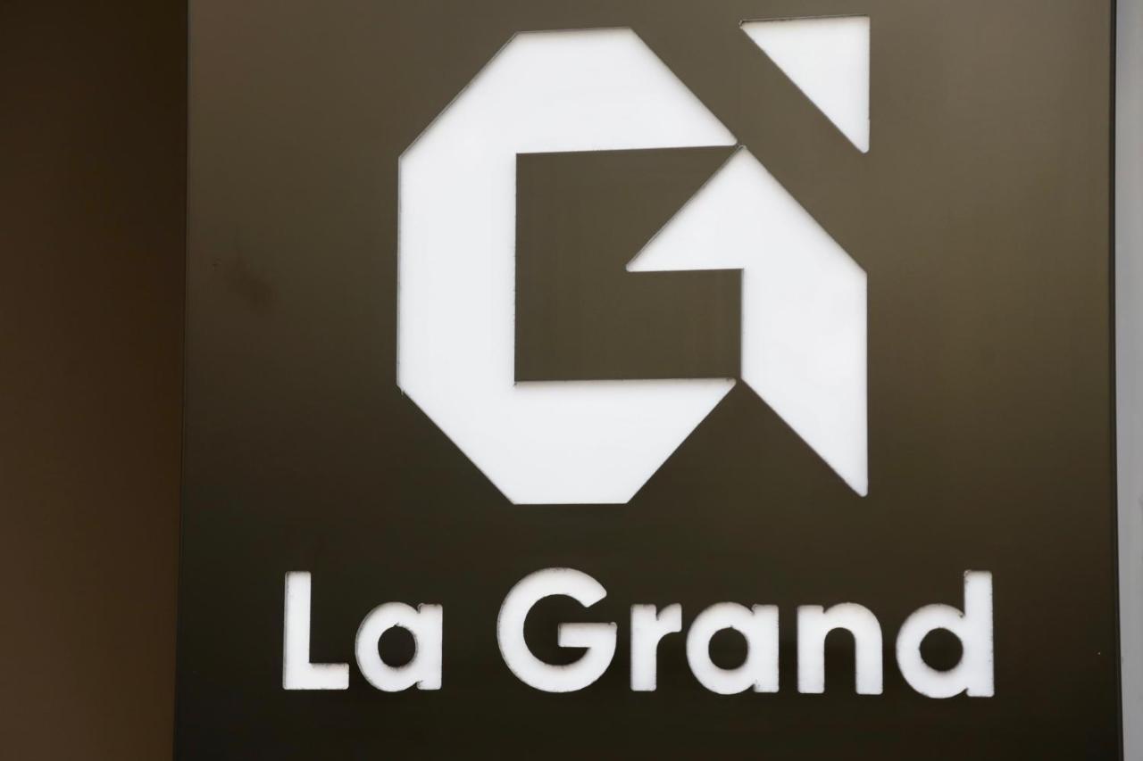 Апартаменты La Grand - New Bazaar Тирана Экстерьер фото